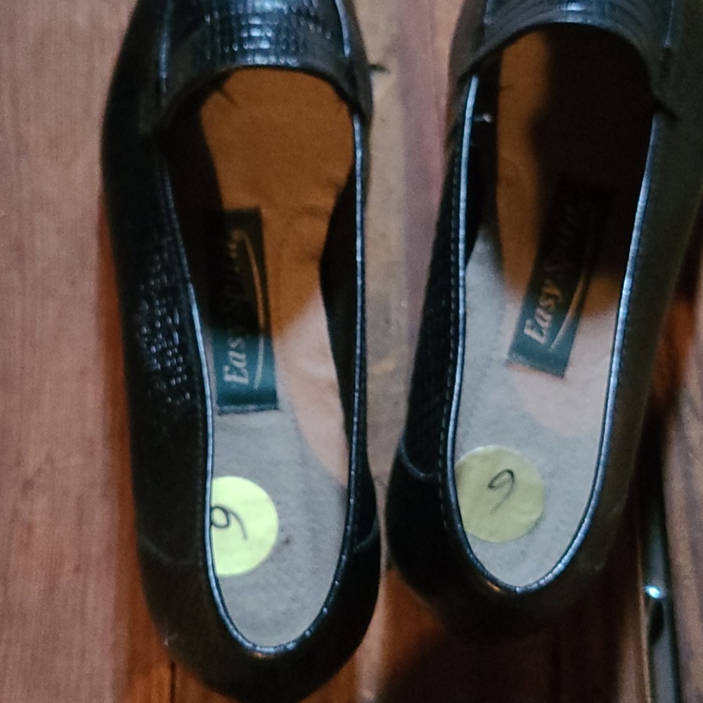 Easy Spirit flat dress shoes